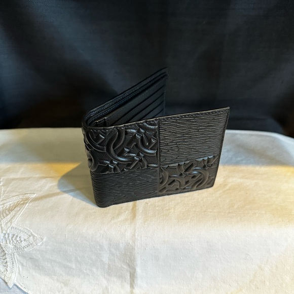 SALVATORE FERRAGAMO Brand New Black Leather Gancini Embossed Wallet - Picture 4 of 6